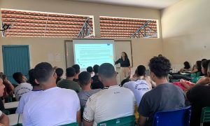 Drª Martina Barros aborda violência doméstica em palestra para estudantes da rede estadual de Palmas